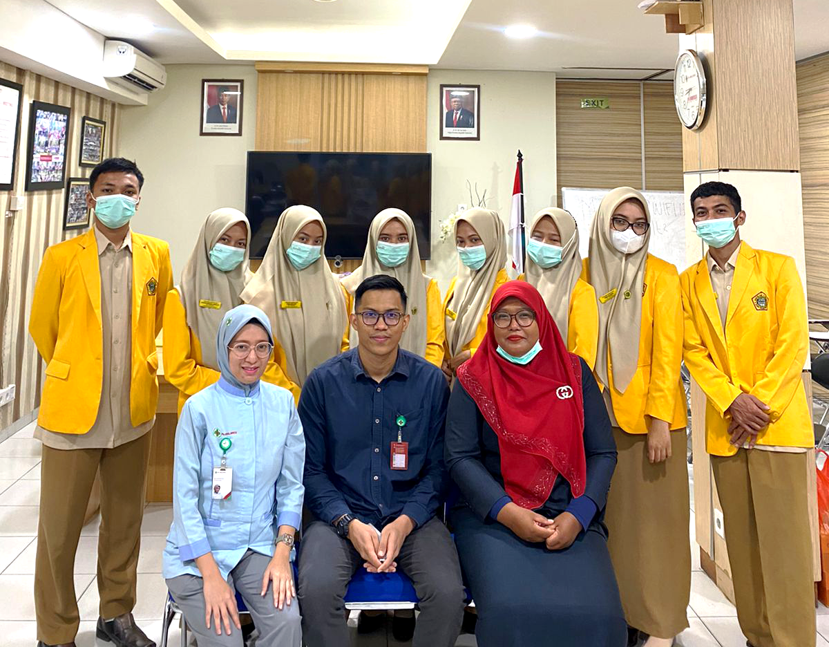 You are currently viewing Penyerahan Mahasiswa PKL 3 Di Rumah Sakit Awal Bross Panam Pekanbaru