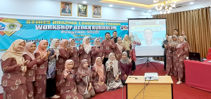 Read more about the article Workshop Bedah Kurikulum Program Studi STIKES Dharma Landbouw Padang