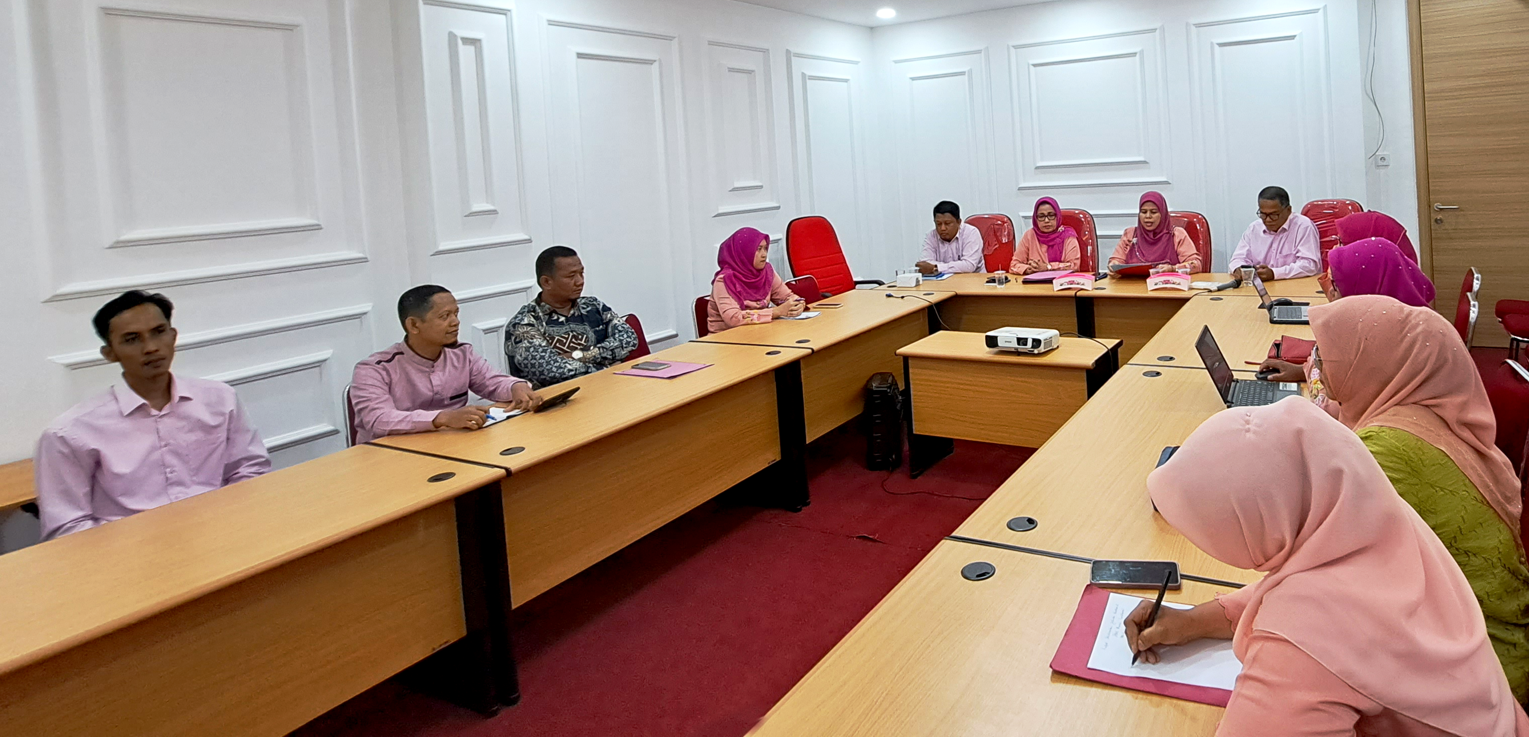 Read more about the article Penyerahan SK Program Studi Baru dan SK Pejabat Struktural Baru