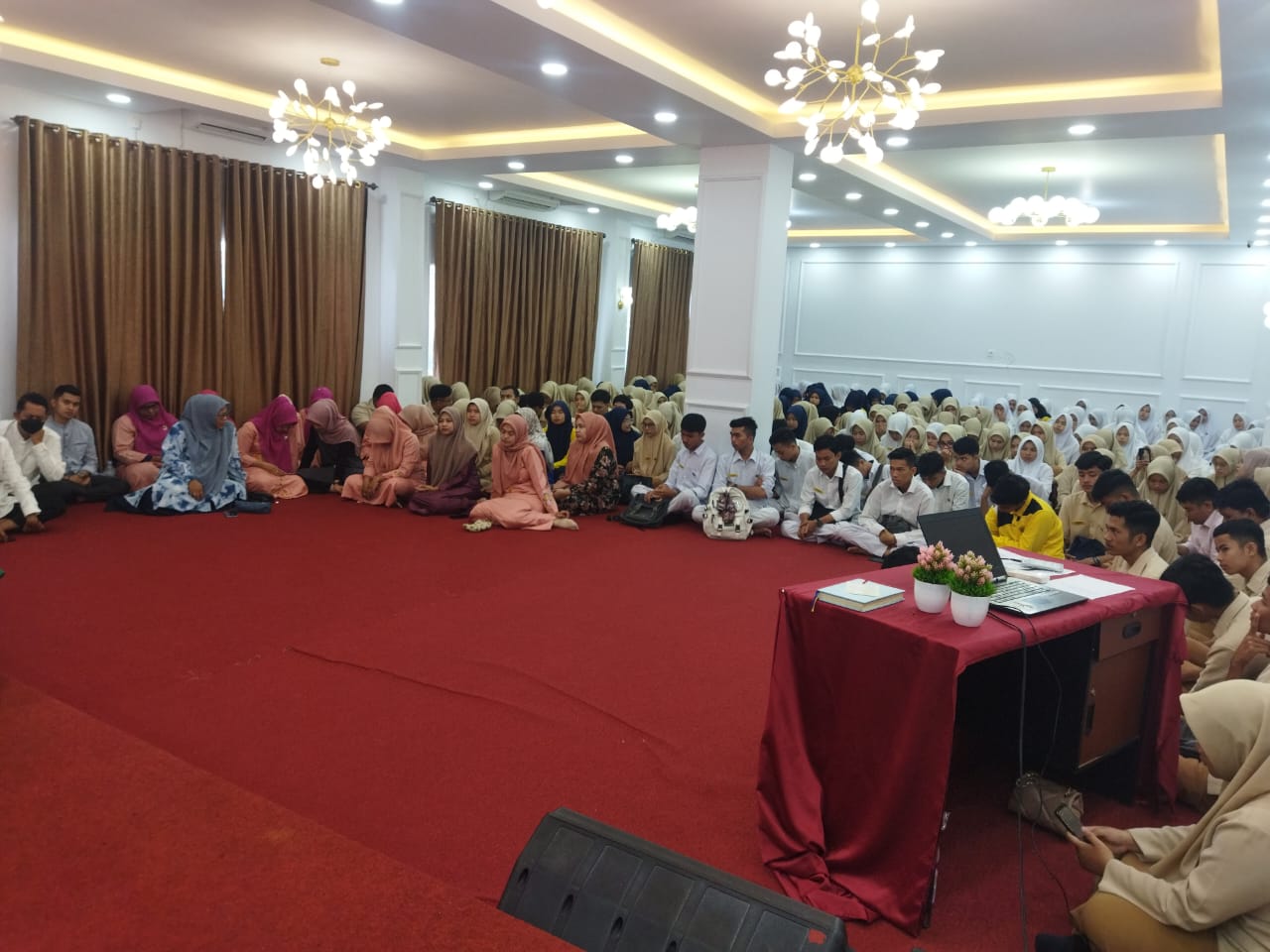 You are currently viewing Wirid Bulanan dan Tausyiah Bersama Civitas Akademik STIKES Dharma Landbouw Padang Beserta Mahasiswa