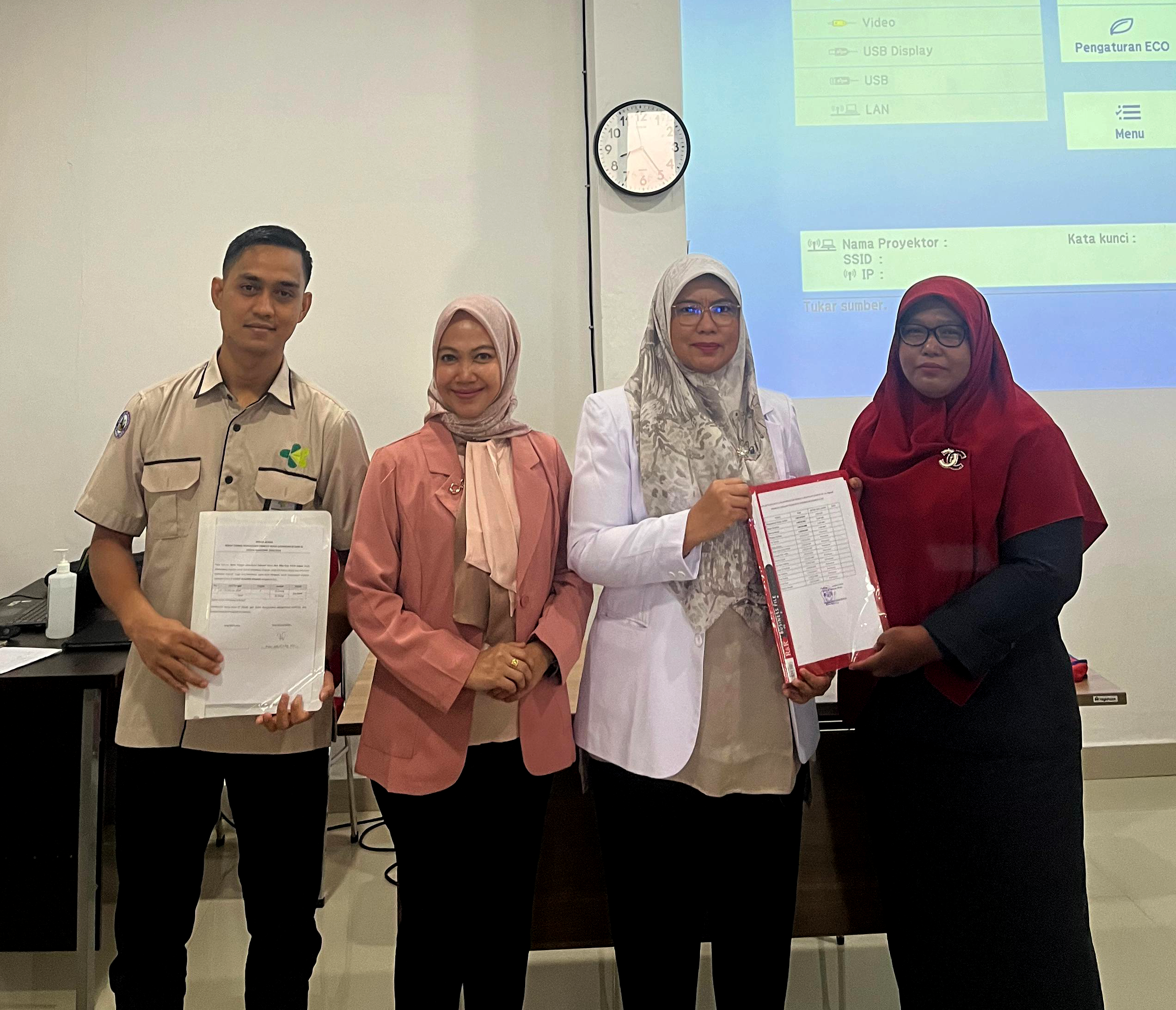 Read more about the article Serah Terima Mahasiswa PKL 2 Dengan RSUP Dr. M. Djamil Padang